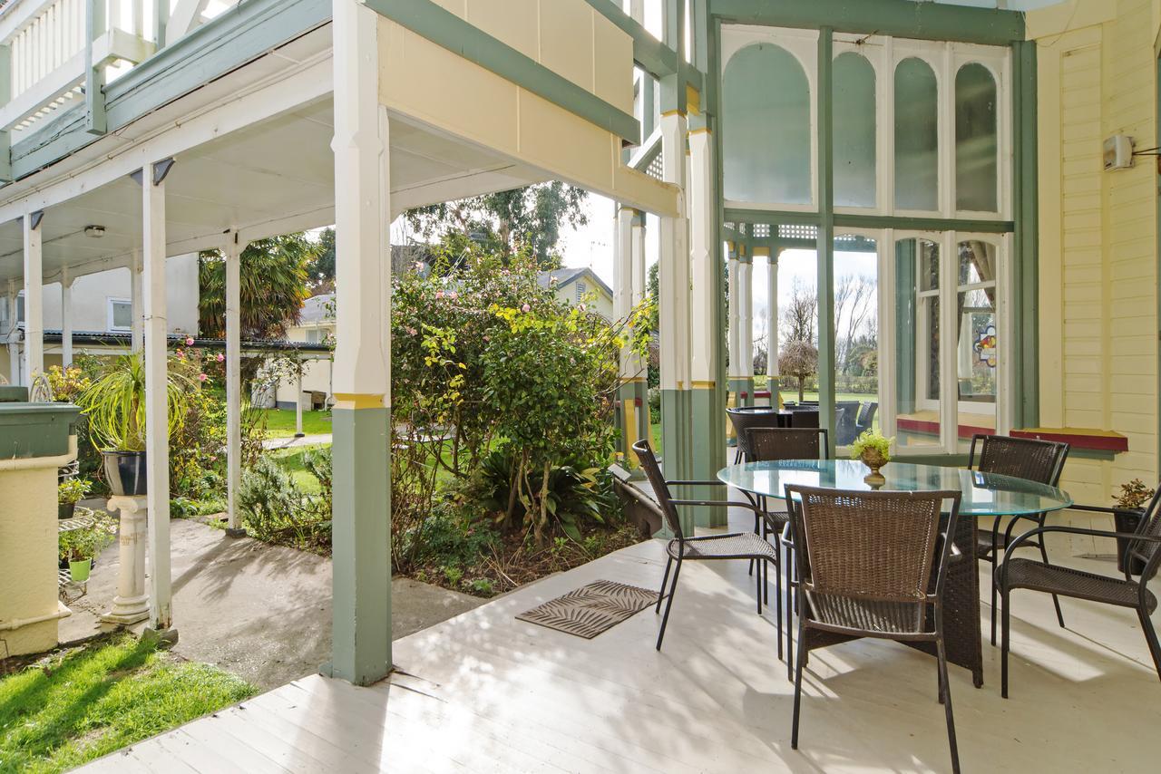 Highden Manor Estate Hotel พาล์เมอร์สตันนอร์ท ภายนอก รูปภาพ