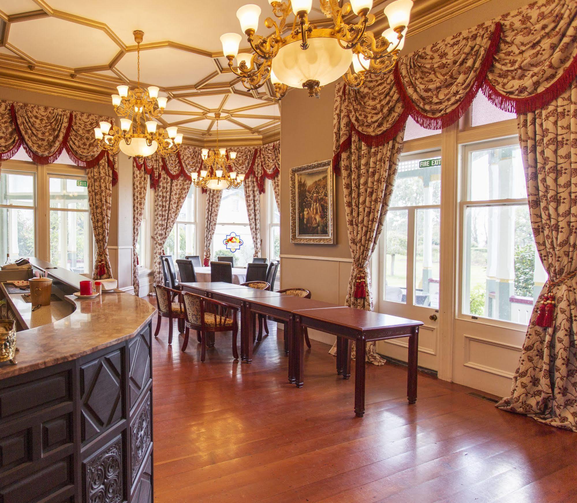 Highden Manor Estate Hotel พาล์เมอร์สตันนอร์ท ภายนอก รูปภาพ